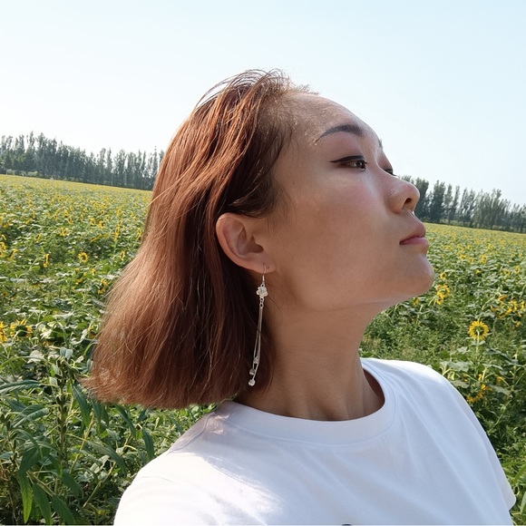 Beautiful Flower Earring - Picture 5 of 5